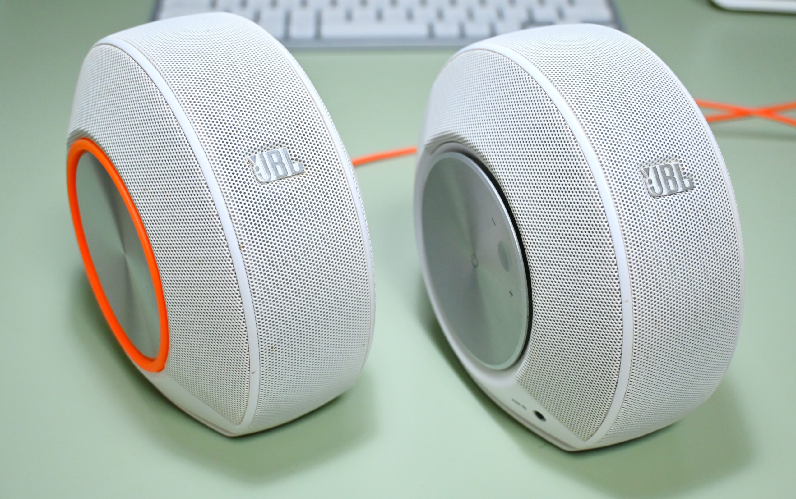 JBL Pebbles　外観