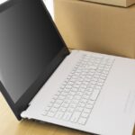 パソコンとダンボール