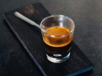 濃い目のコーヒーの画像