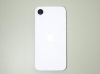 iPhone 16 e 裏面