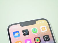 iPhone 16 e　インカメラ周辺