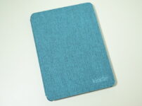 Kindle Paperwhite 12世代　純正カバーを着用した様子