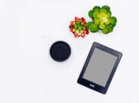 Kindleとコーヒーの画像