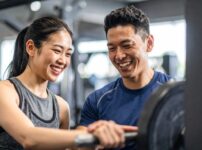 トレーニングを一緒にしている男女