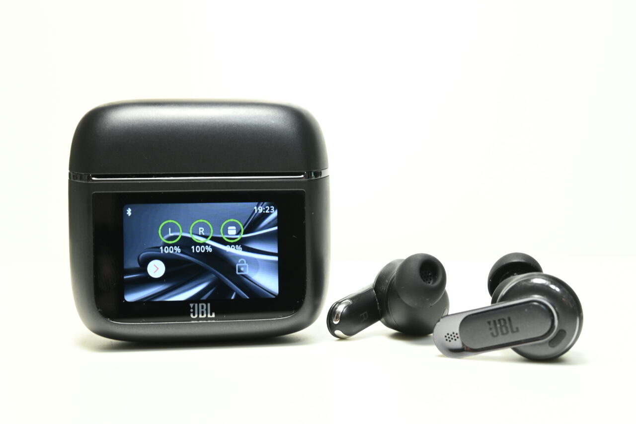 JBL TOUR PRO 3 ケースとイヤホン本体