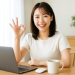 自宅でOKサインを出している女性